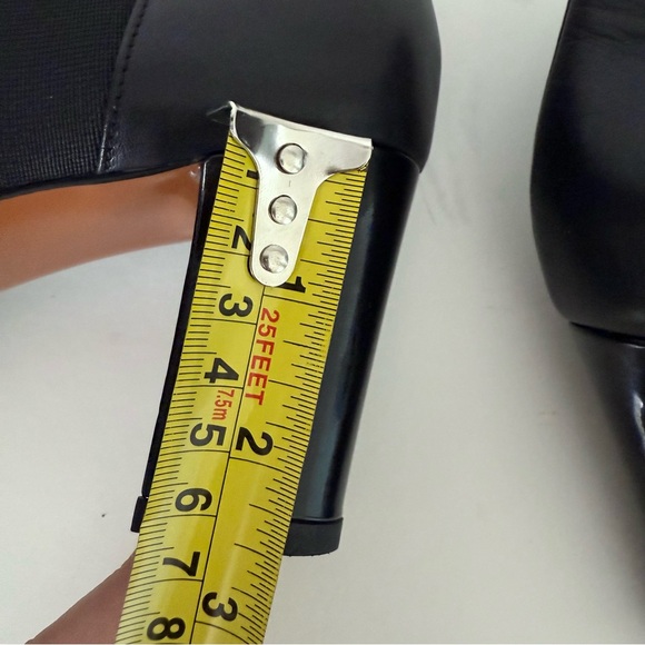 EUC Aquatalia Black Leather Ankle Booties Pointed Toe Italy - Picture 9 of 14